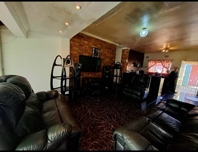 3 BEDROOM HOUSE FOR SALE IN STRUBENVALE